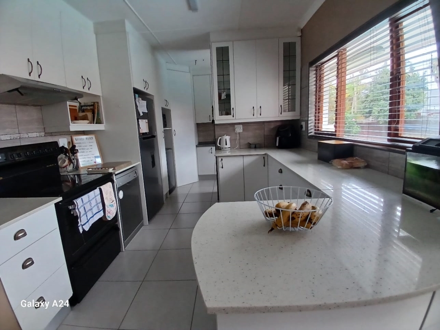 5 Bedroom Property for Sale in Beacon Bay Eastern Cape